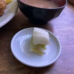 とんかつ かつせい - 白菜の漬物。
