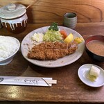とんかつ かつせい - ロースかつ定食。