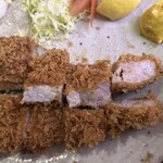 とんかつ かつせい - 口の中でとろける脂身の甘味。赤身の旨味を引き立てます。