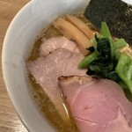 人力俥 - 食べてみると3枚のチャーシューはそれぞれ味が違います！