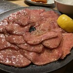 炭火焼肉・ほるもん こち家 - 牛タン。