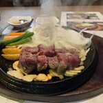 焼肉・ｽﾃｰｷ みーとがぁでん - 