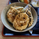 ゆでた亭うどん太郎 - 野菜天丼アップ