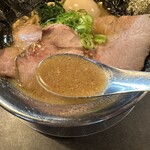 RAMEN HITONI YASASHIKU - 【特ラーメン＝スープ】