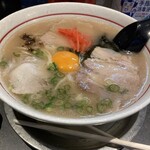 らーめん げんこつ - 生玉子入りラーメン…