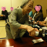 懐石 辻留 - 女将さんがおしゃく