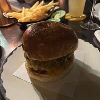 ザ タヴァン グリル＆ラウンジ - 