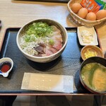 旬魚旬菜 きらく - 名物!海鮮しらす丼 1,290円