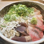 旬魚旬菜 きらく - 名物!海鮮しらす丼 1,290円