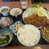 かつれつ軒 - ロースカツ定食950円