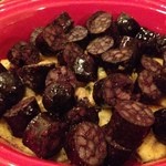 クスクス ルージール - ブーダンノワール　下に敷かれてるのは焼きりんご