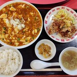摩天楼 - 料理写真:Bランチ（麻婆豆腐）￥800。アフターコーヒー付き。麻婆豆腐、爆量(汗)