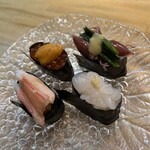 寿司栄 - 蛍烏賊　白海老　カニ　イクラウニ乗せ