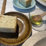 Source72 - パンとオリーブオイル