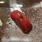 寿司栄 - マグロ　黒七味乗せ