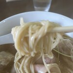 らあめん サンド - ストレートの細麺