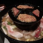 焼肉としゃぶしゃぶ 焼きしゃぶjp - 焼きのプレートとしゃぶの鍋。焼きの脂が滴り落ちるだけでヨダレが落ちそうに…（じゅる）