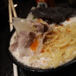 焼肉としゃぶしゃぶ 焼きしゃぶjp - 担々麺風の〆ラーメン。鍋の出汁、ごまだれ、ラー油、黒胡椒でいただきました。旨し
