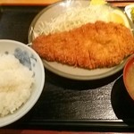 とんかつ新和 - とんかつ定食756円　ライス３分の1にしてもらいます　カラシもタップリなのです（嬉