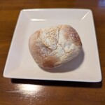 イタリア料理SAN LUCIO - 限定ランチコースの自家製米粉パン　（表面パリッと中はモッチリ）