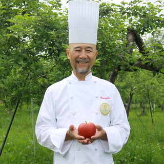 A chef with training experience in authentic France. 
      Transforming local ingredients into exquisite French cuisine.