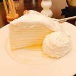 パルファン - フロマージュブランのミルクレープ　アイスを生クリームに変えてもらっています。