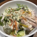 韓国料理 イチサン - 蒸し鶏の温玉シーザーサラダ