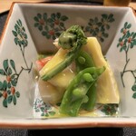 旬席 鈴江 - 若竹と車海老　タイラギ貝の貝柱の一番絞りオリーブオイル和え…サヤエンドウとこごみを添えて