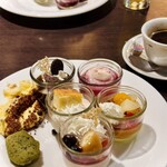 北海道ヨーロピアンダイニング LUGAR - ケーキ屋さんのケーキかと言うくらい美味しい。プリンも美味しい。