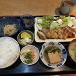 天然魚と七輪焼き 隠れ居酒屋 雑魚や - 
