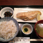 麦とろ、赤魚定食