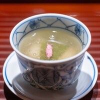 鮨 在 - 2025.3 うなぎの桜蒸し（うなぎ、百合根、道明寺粉、桜の葉）