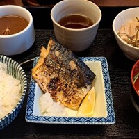 割烹 田一 - カレーはコーヒーカップに入ってきます♪