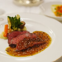 レストラン カスケード - 冬ディナー (￥10,000) 国産牛ロース肉のロースト 香草ソース