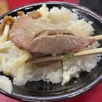 王道家直系 IEKEI TOKYO - チャーシューでライス巻く