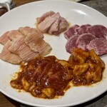 炭火焼肉ホルモンさわいし - 