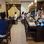 酒膳さくな - 適度にスペースが取ってあって居心地が良いです