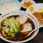 まるたかや - おでんセット 牛すじ、ブラックラーメン (￥1,620)