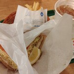 モスバーガー - 料理写真:和風旨だれとり竜田(ハーフカット、セット880円)、ポテトM、アイスミルクティーM