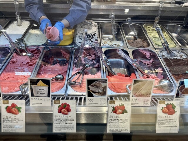 イタガキ&times;ジェラテリア ラ フェスタ 三井アウトレットパーク仙台港店（ITAGAKI &times; GELATERIA LA FESTA） - 中野栄（ジューススタンド）の写真