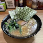 巓 - 並ラーメン
麺かため・味うすめ・油少なめ