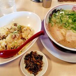 長浜ラーメン - ラーメン＋半チャーハン（大盛）セット