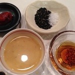 鮨匠 のむら - 刺身と鮨のつけタレ(自家製練り梅・鹿児島の黒胡麻と
      東シナ海の塩・鹿児島麦味噌を使った酢味噌・薄口醤油)