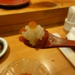 鮨処　喜楽 - いくら寿司を一口