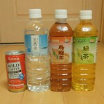ディオ - マイルド珈琲185ml (税抜)33円 / 天然水500ml (税抜)37円 / 烏龍茶 (税抜)37円 / 緑茶 (税抜)37円 (2025.03.27)