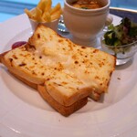 CAFE AUX BACCHANALES