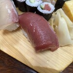 田舎鮨本陣 - マグロのデカさ！