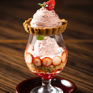 魅惑の食べる宝石箱季節のフルーツタルトパフェ