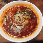 ぴょんぴょん舎 - ユッケジャン辛温麺