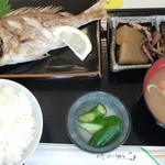 地魚食道 瓢 - 焼き魚定食\800！